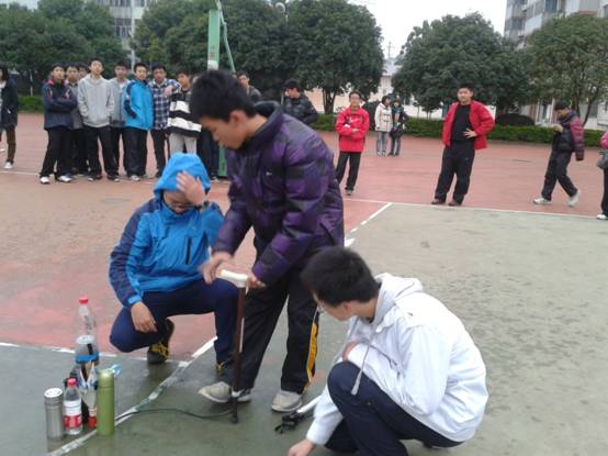 看!这也许是你看过的最简易的发射架了。