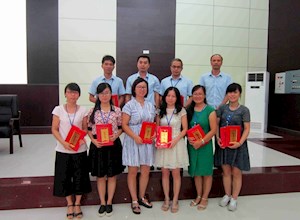 我校隆重举行庆祝第32个教师节教师表彰大会