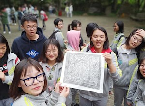 体验：让德育活动走进学生心灵 ——我校高二年级开展德育文化实践活动