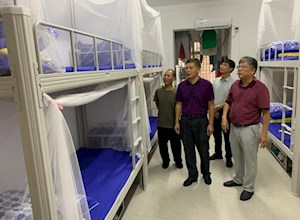 广西师范大学校纪委书记莫坷检查附属外国语学校开学返校及防控工作